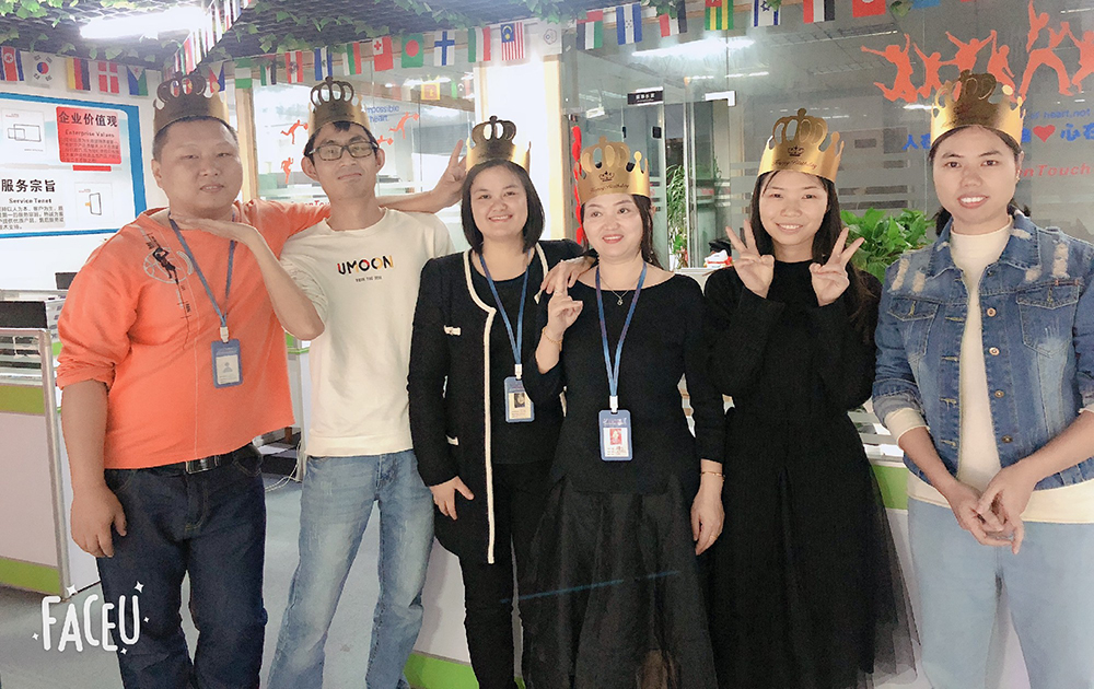 회사는 2019년에 직원들을 위한 생일 파티를 열었습니다.